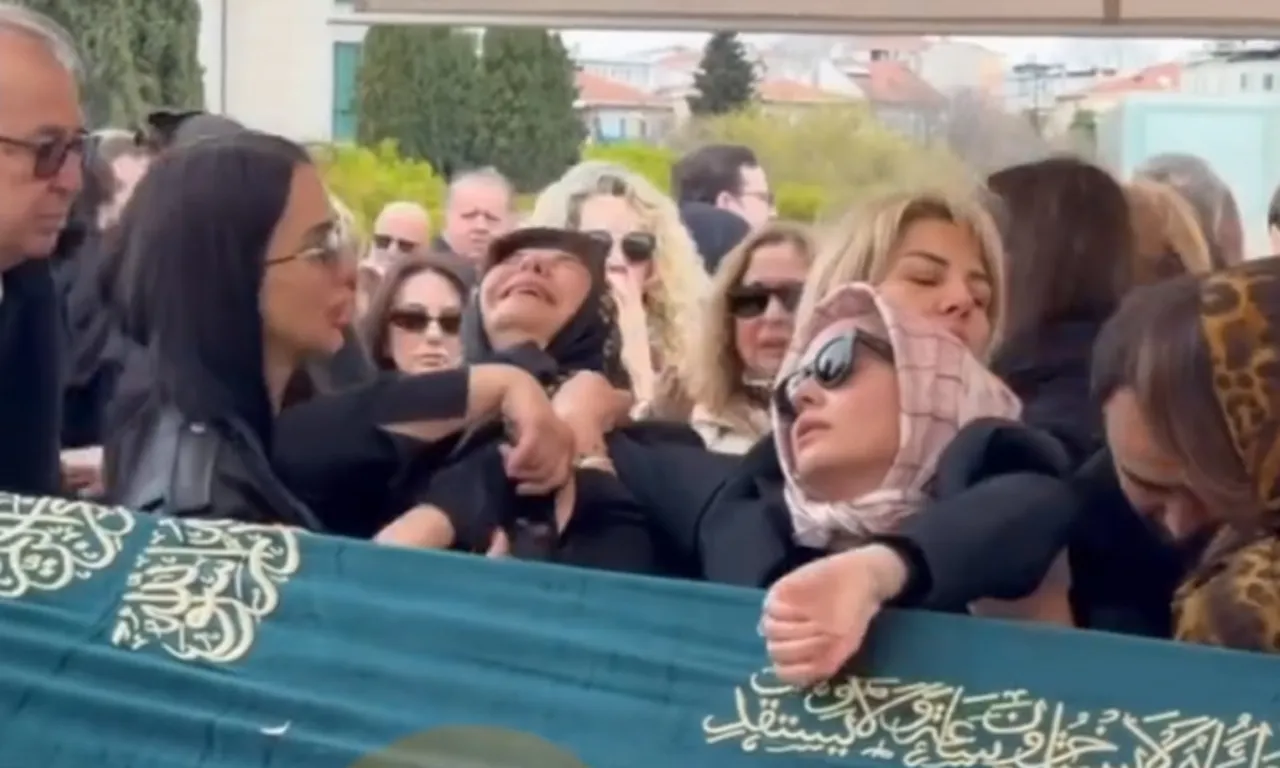 Selin Toplusoy’a acı veda… Cenazede annesi İpek Toplusoy baygınlık geçirdi