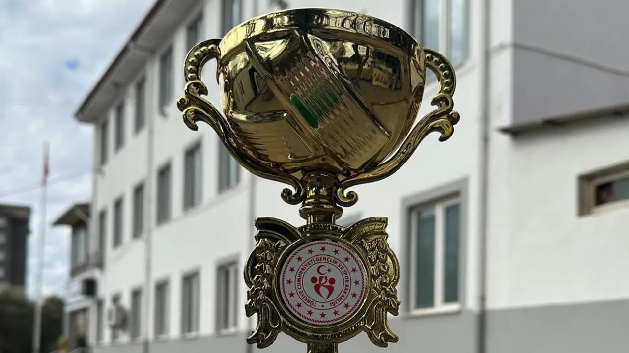 Silahlı saldırı gerçekleşen Ayser Çalık Ortaokulu'nda başarı üstüne başarı! Bilinmeyen dereceleri ortaya çıktı