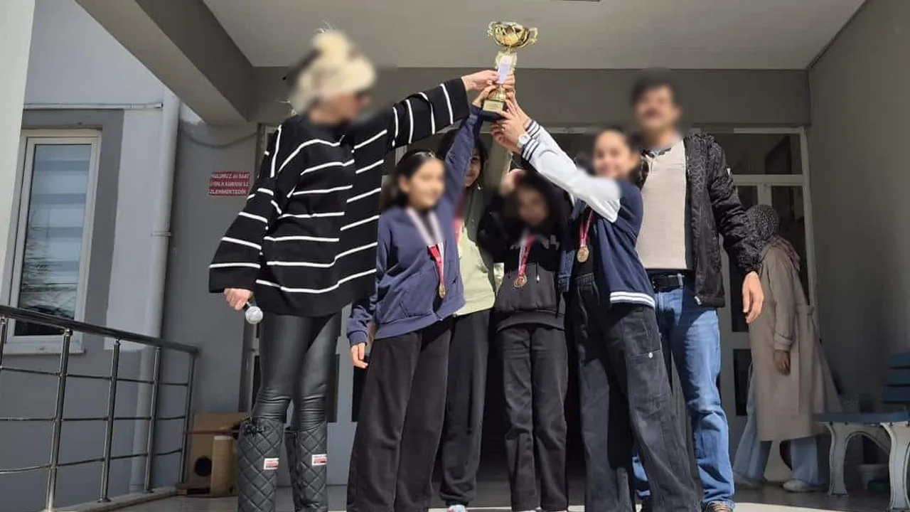 Silahlı saldırı gerçekleşen Ayser Çalık Ortaokulu'nda başarı üstüne başarı! Bilinmeyen dereceleri ortaya çıktı