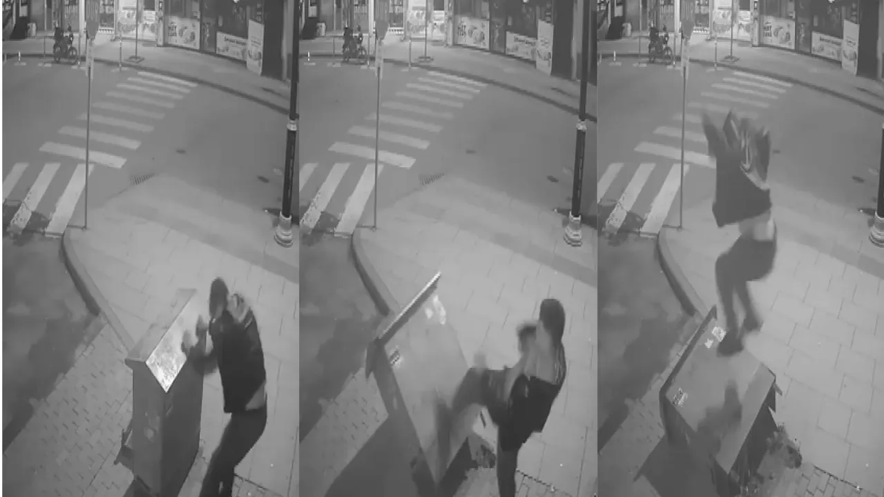 Sivas'ta arkadaşına sinirlenen gencin elektrik panosuna saldırdığı anlar kamerada