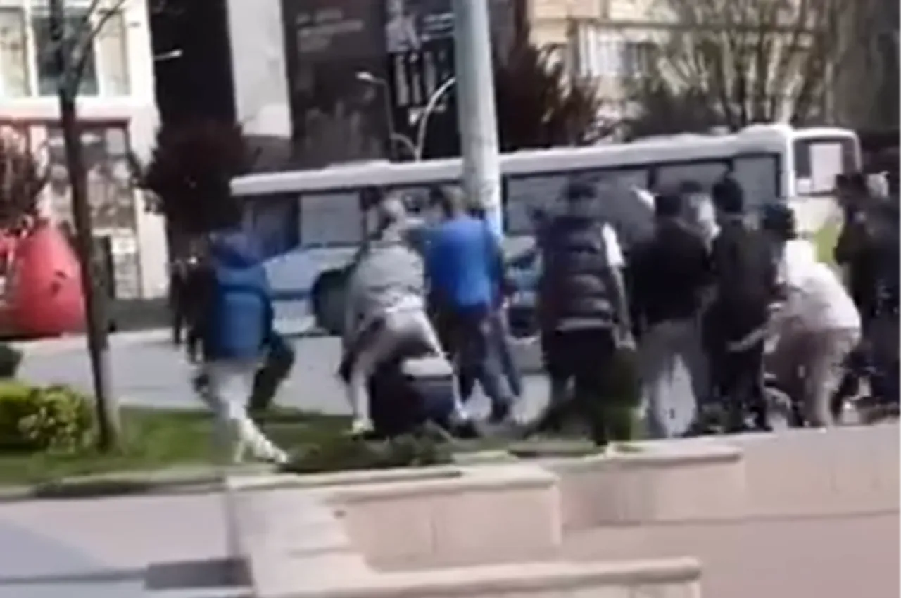 Yalova’da izinsiz fotoğraf çeken şahsa meydan dayağı! O alar kamerada