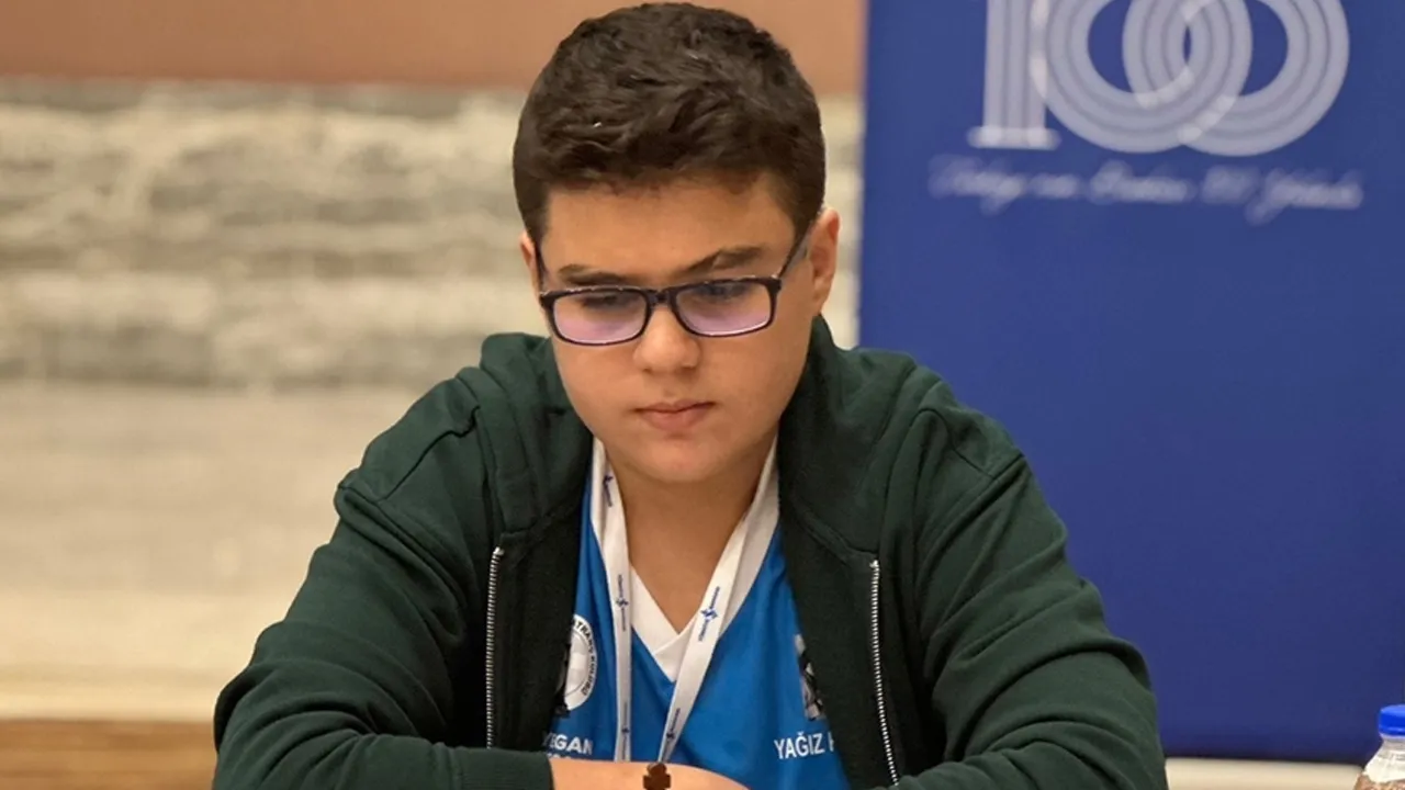 14 yaşında tarih yazdı, rekorlar altüst oldu! En genç büyükusta unvanı Türkiye'de