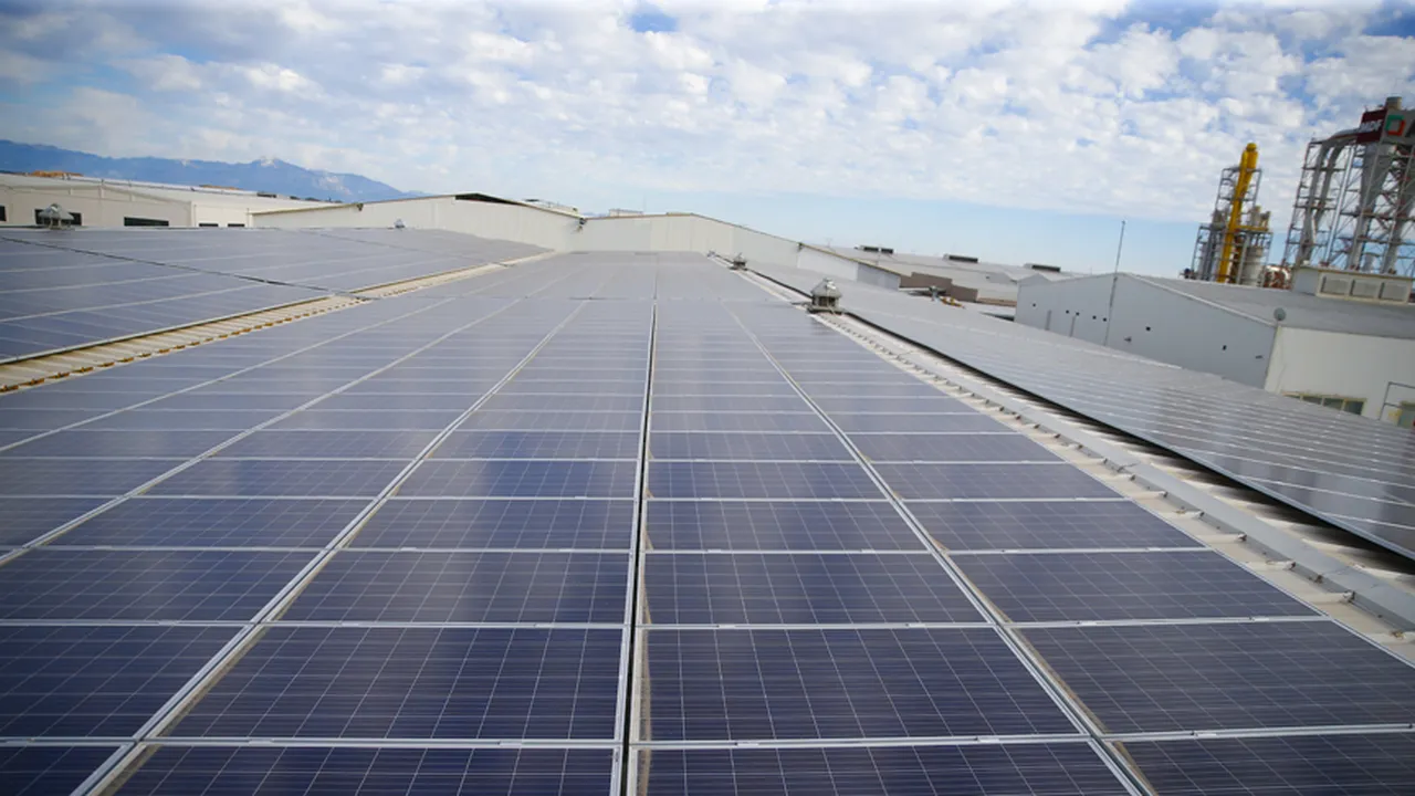 ABD'ye dev ihracat! 750 milyon dolarlık güneş paneli için imzalar atıldı