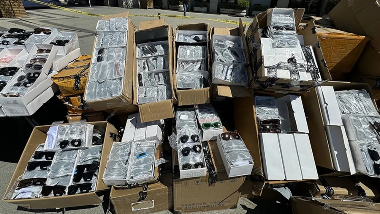 Ankara'da bir tırdan binlerce güneş gözlüğü çıktı