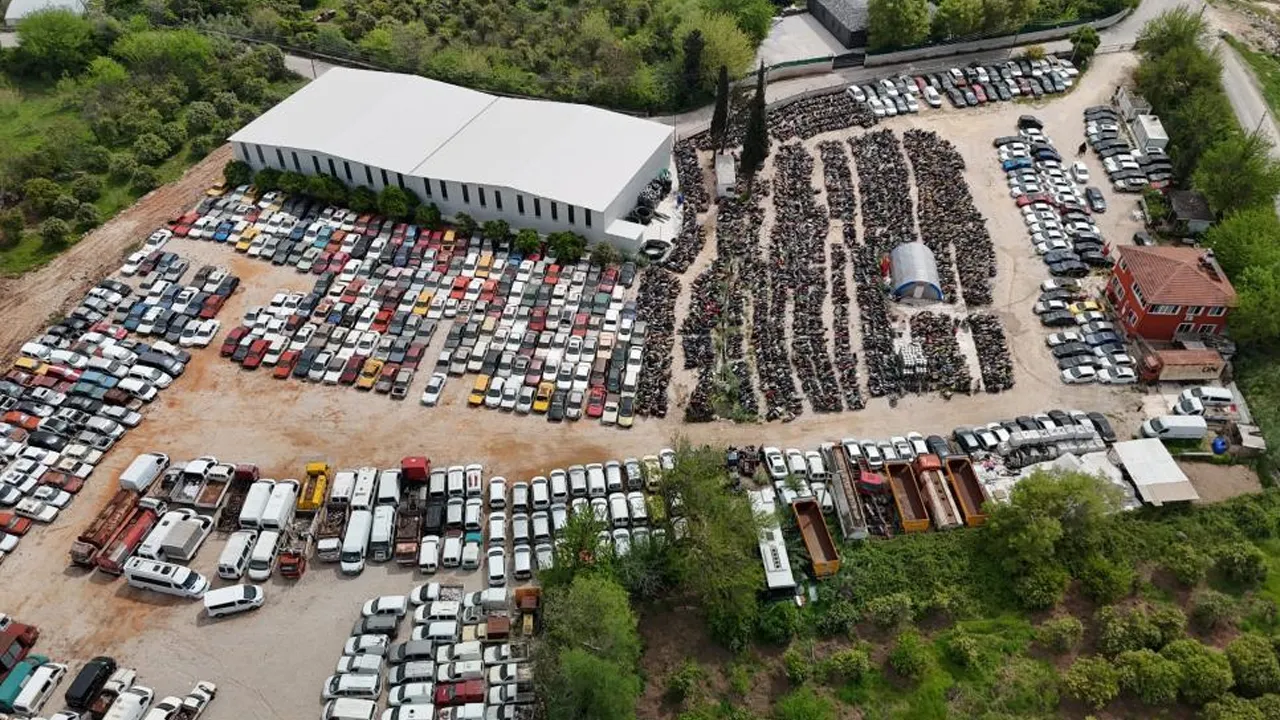 Antalya'da yediemin otoparkları, araç mezarlığına dönüştü! Milyonluk servet çürüyor