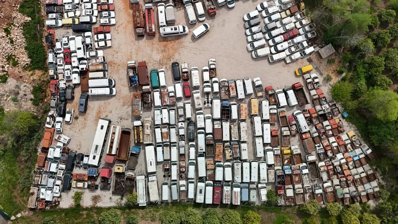 Antalya'da yediemin otoparkları, araç mezarlığına dönüştü! Milyonluk servet çürüyor