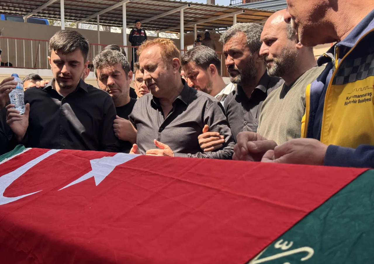 Ayla öğretmenin eşi cenazede fenalaştı: Buraya ev yaptıracaktık, cenazesi geldi