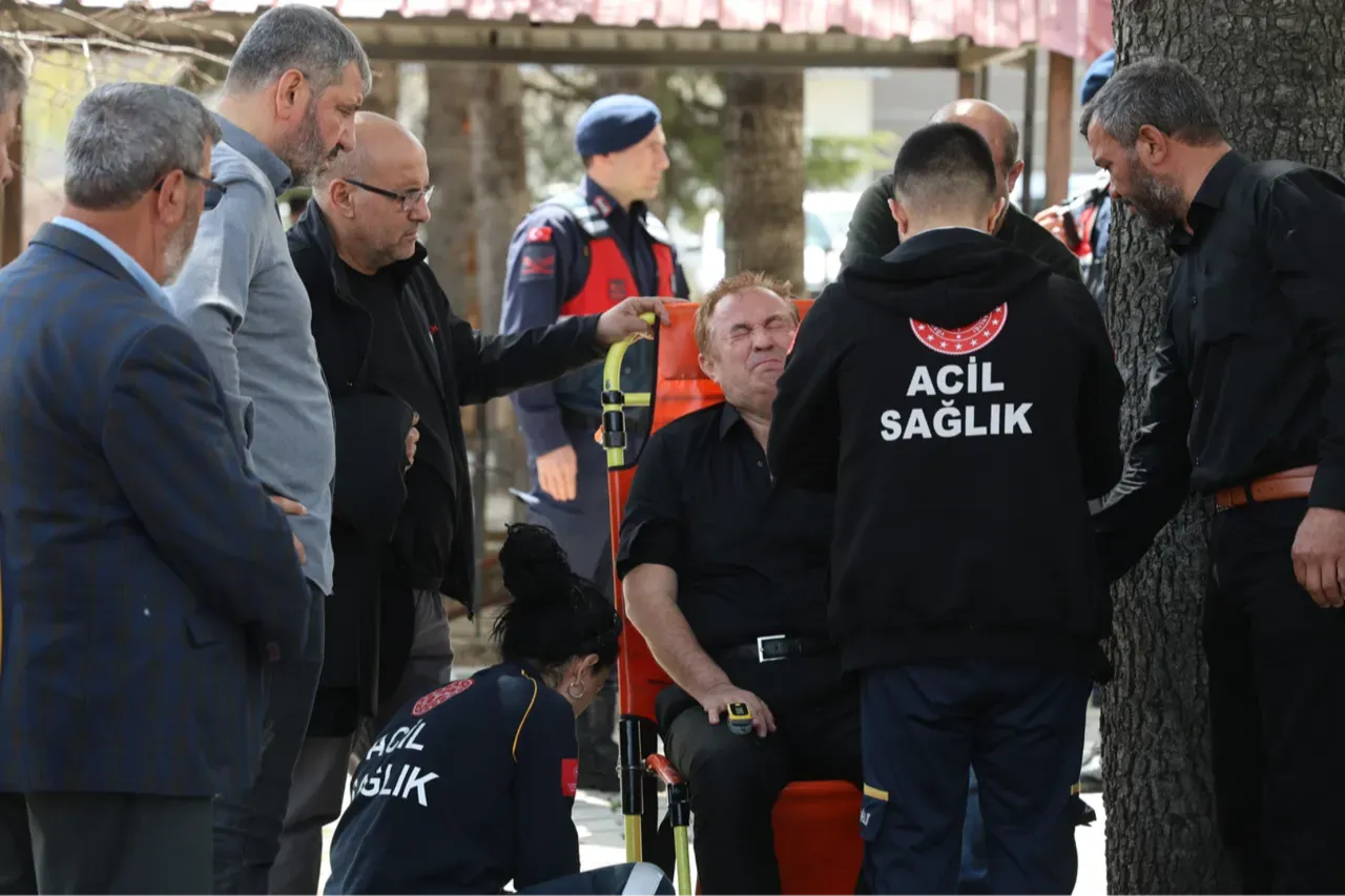 Ayla öğretmenin eşi cenazede fenalaştı: Buraya ev yaptıracaktık, cenazesi geldi