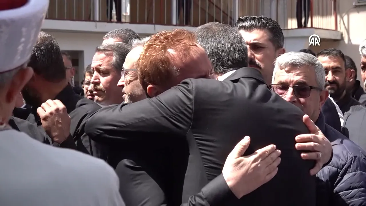 Ayla öğretmenin eşi cenazede fenalaştı: Buraya ev yaptıracaktık, cenazesi geldi