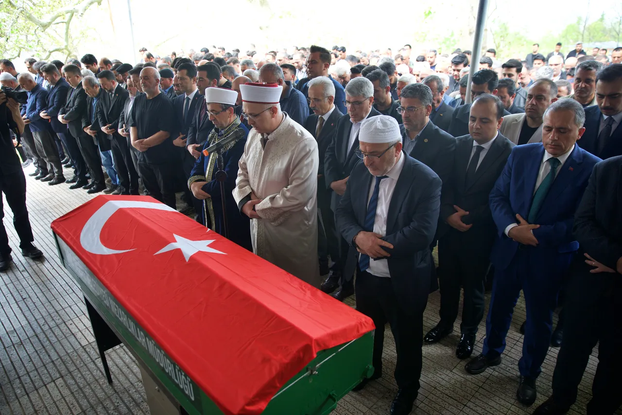 Bir evin tek çocuğu Adnan! Acılı baba Kahramanmaraş’taki dehşetin bilinmeyenini açıkladı: İlk önce öğretmeni vurmuş