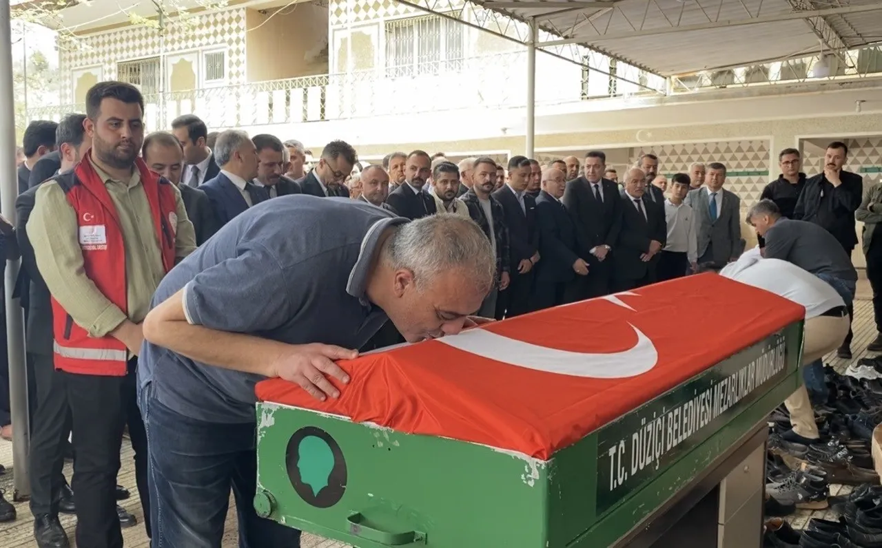 Bir evin tek çocuğu Adnan! Acılı baba Kahramanmaraş’taki dehşetin bilinmeyenini açıkladı: İlk önce öğretmeni vurmuş