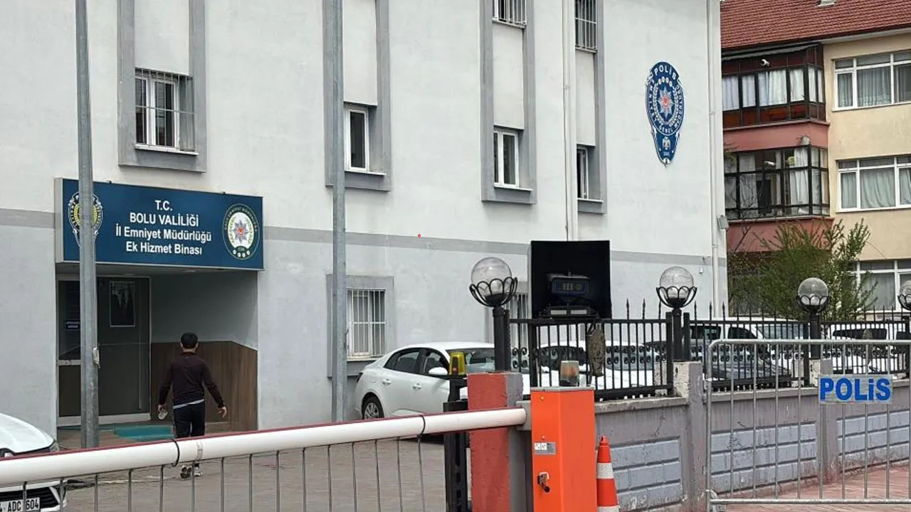 Bu defa Bursa! Müdür ve 9 arkadaşının adını saydı, tehdit mesajları attı