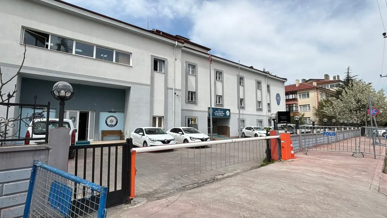 Bu defa Bursa! Müdür ve 9 arkadaşının adını saydı, tehdit mesajları attı