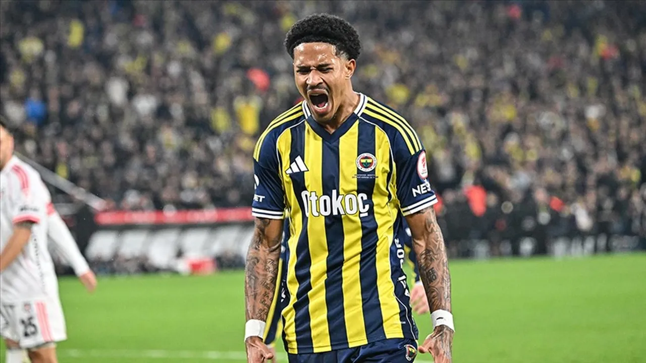Jayden Oosterwolde, bu sezon Fenerbahçe'de 42 maça çıktı, 1 gol ve 1 asistlik skor katkısı verdi.