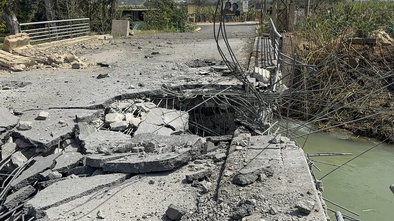 İsrail 1 dakikada 70 noktaya saldırdı! Lübnan’ın güneyini bağlayan son köprü de vuruldu