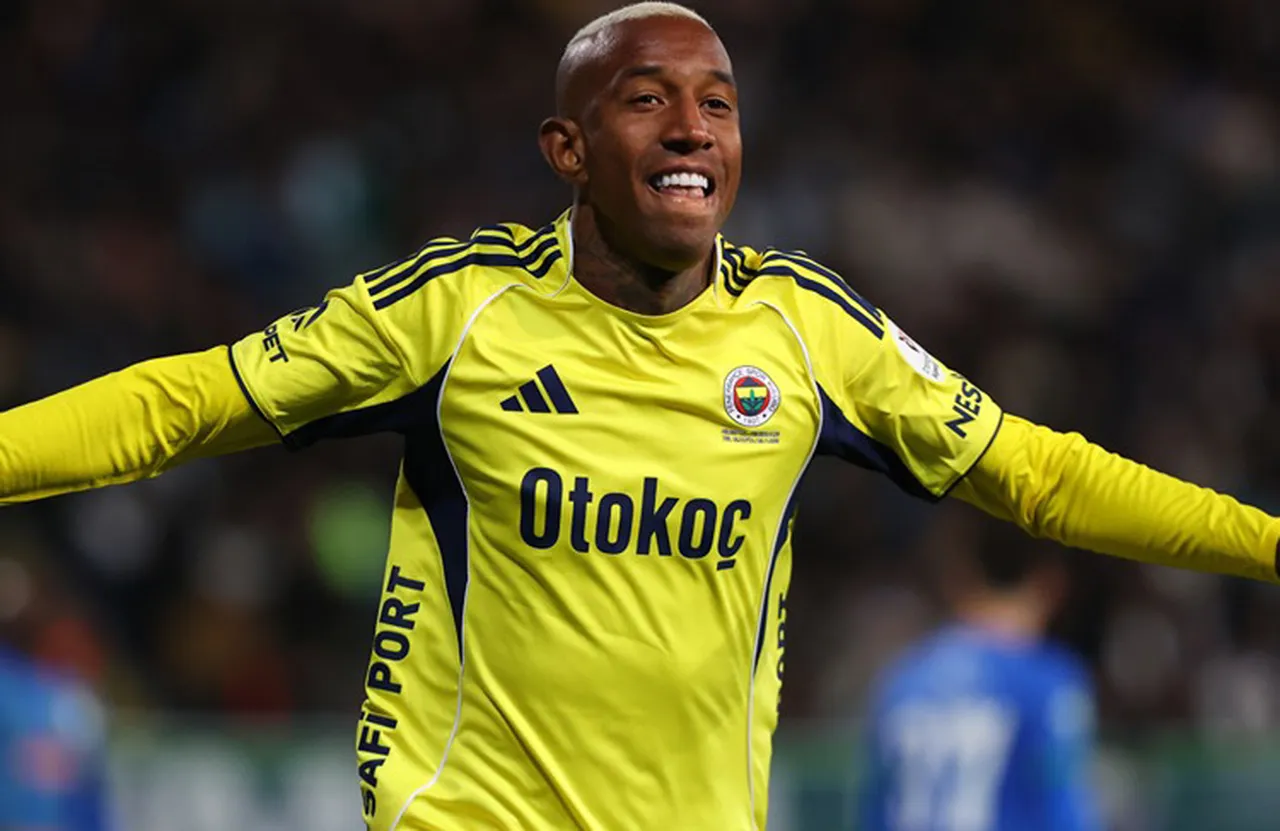 Fenerbahçe, ligin ilk devresindeki maçta Rizespor'u Marco Asensio (2), Anderson Talisca, Youssef En-Nesyri ve Archie Brown'un golleriyle 5-2 mağlup etmişti.