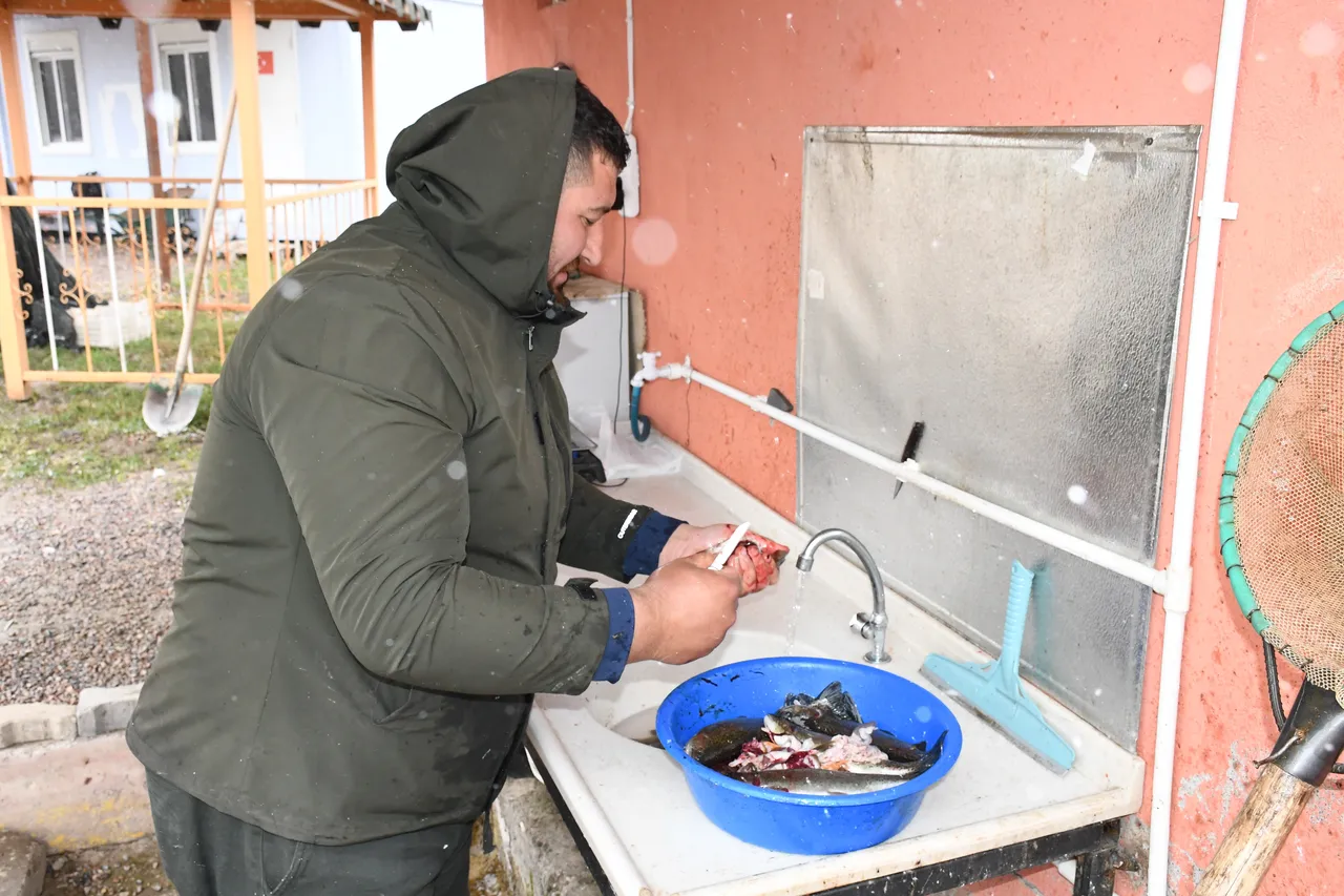 Kaynak suyunda yetişiyor, canlı canlı satılıyor! Kilosu 300 liraya kapış kapış gidiyor