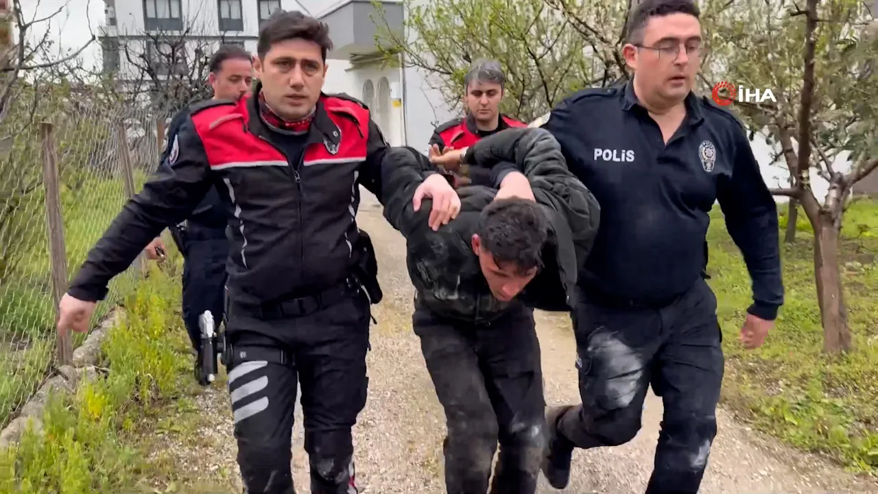 Polisten kaçan göçmenler otobüste yakalandı! Film gibi kovalamaca sınır dışıyla bitti