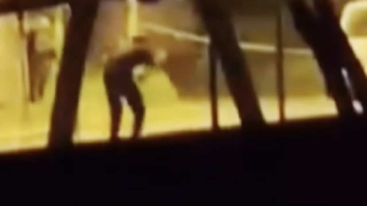 Sakarya'da hareketli gece! Polisle 3 sokak boyunca çatıştı, okul önünde vurularak yakalandı