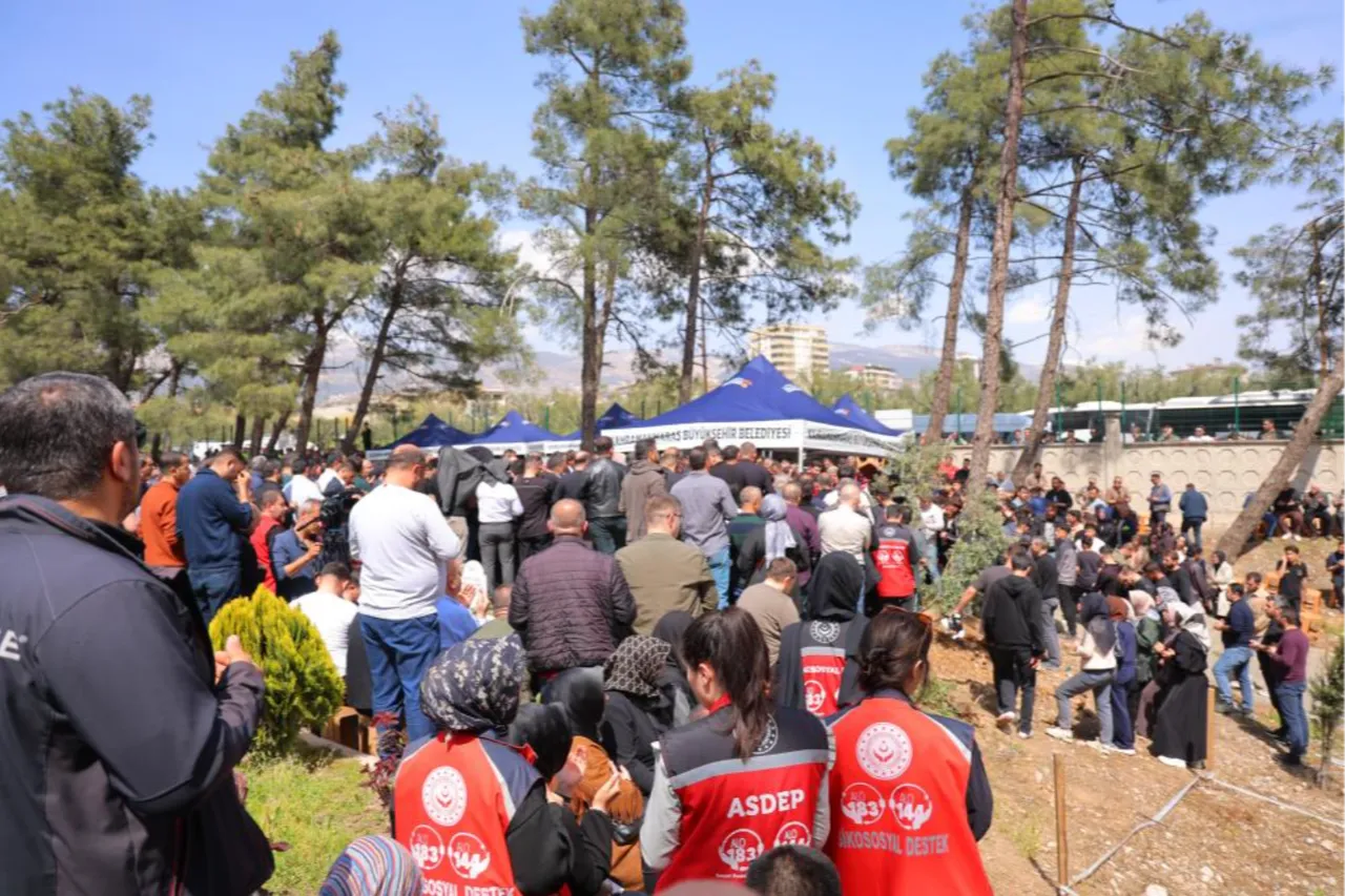 Sözün bittiği yer! Dört sınıf arkadaş yan yana toprağa verildi