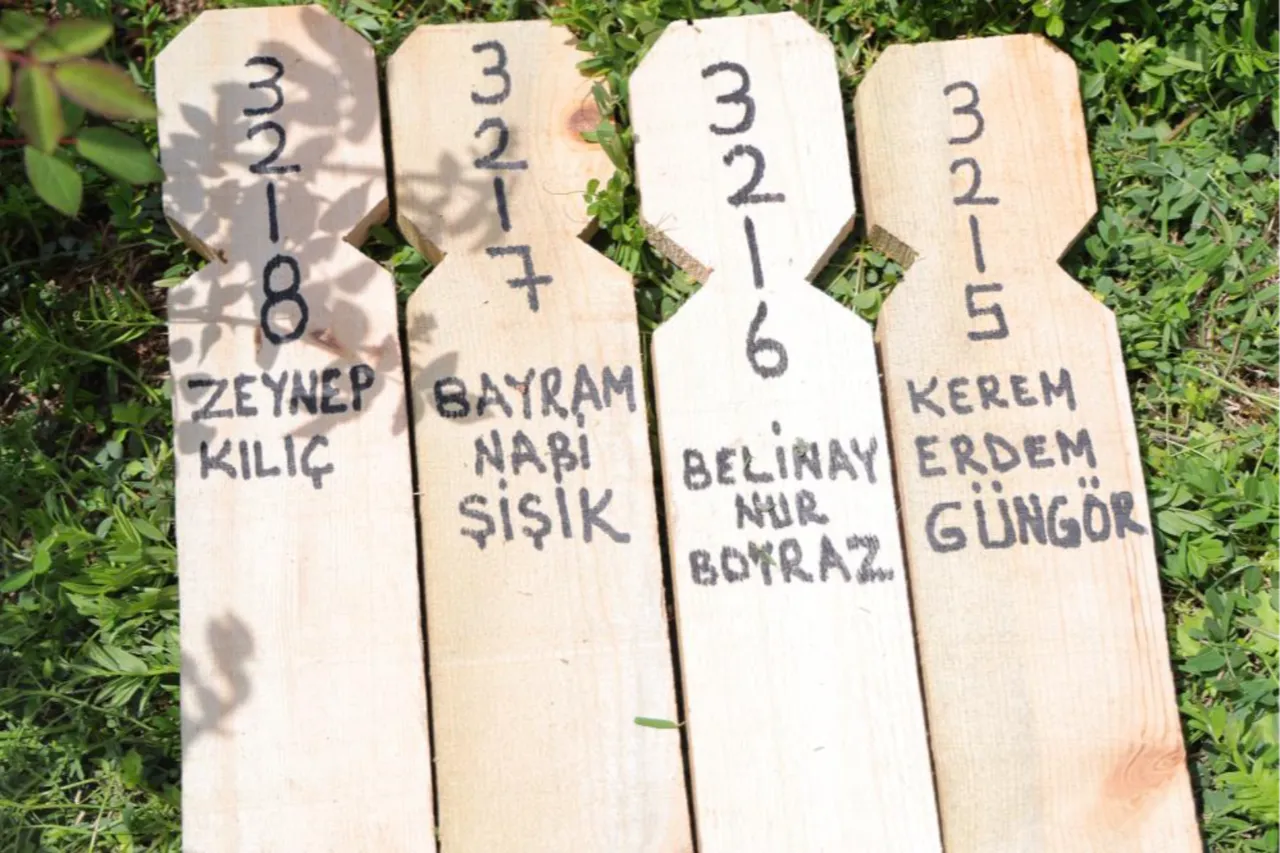 Sözün bittiği yer! Dört sınıf arkadaş yan yana toprağa verildi