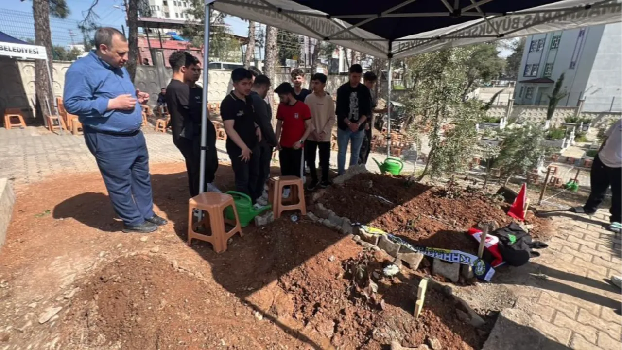 Sözün bittiği yer! Dört sınıf arkadaş yan yana toprağa verildi