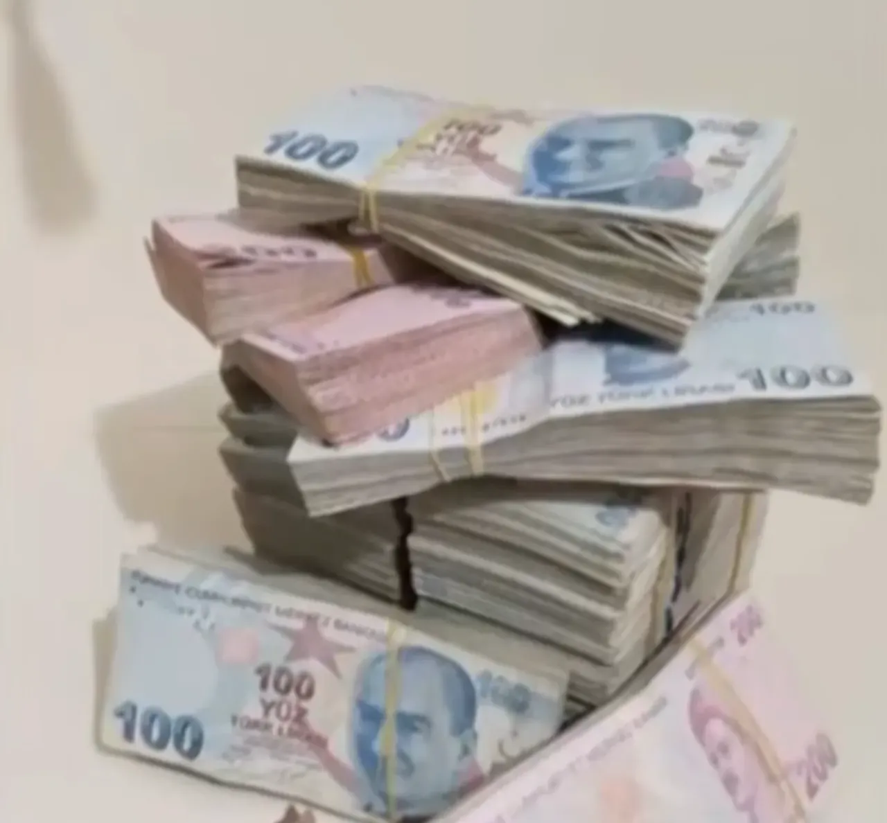 Telegram’da sahte para ticareti! Akılalmaz sistem ortaya çıkarıldı... Para sayma makinesinden bile geçiyor