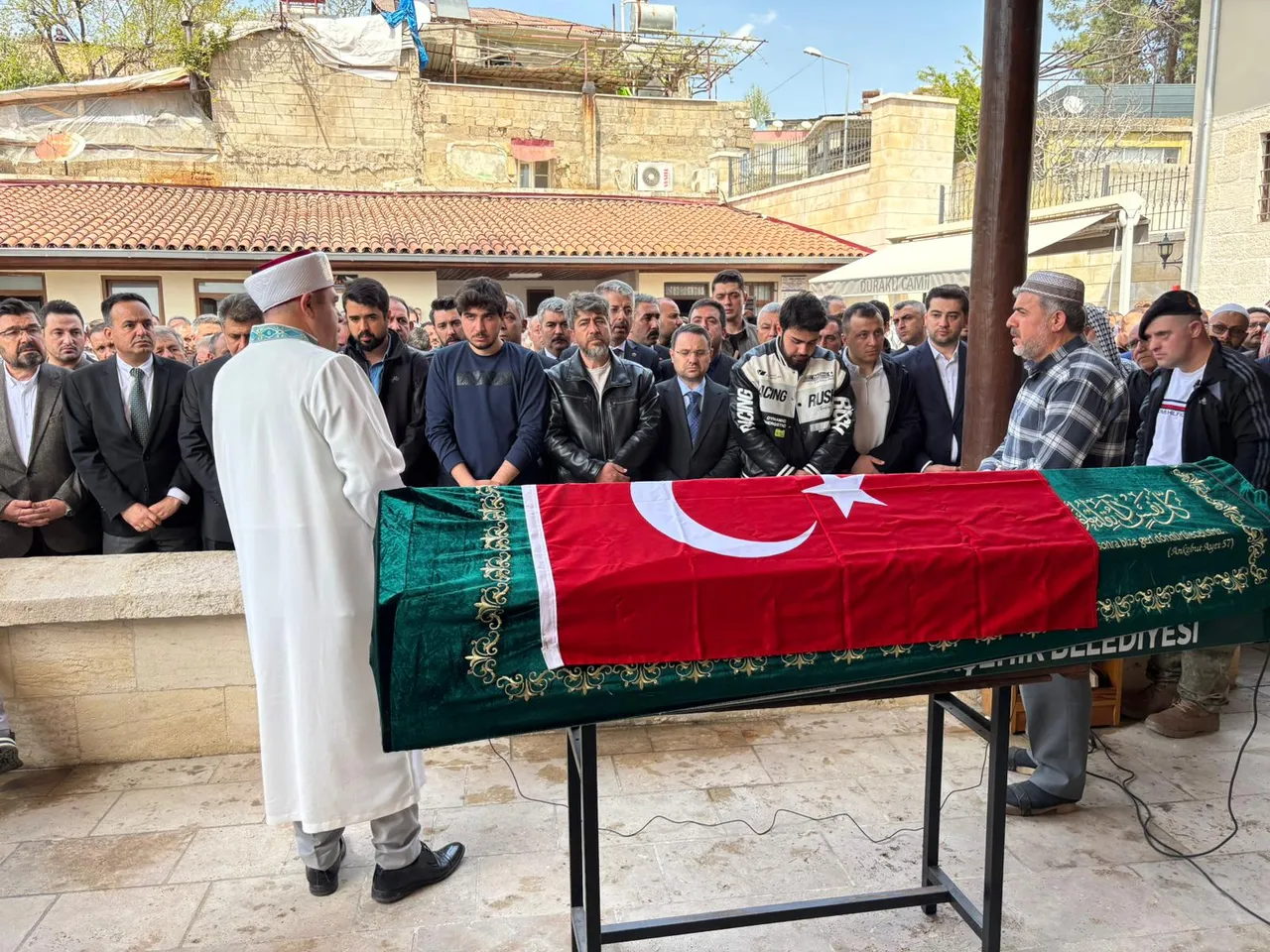 Yüreğimiz yanıyor! Okul saldırısında ölenler son yolculuğuna uğurlanıyor