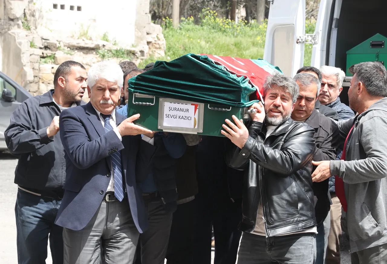 Yüreğimiz yanıyor! Okul saldırısında ölenler son yolculuğuna uğurlanıyor