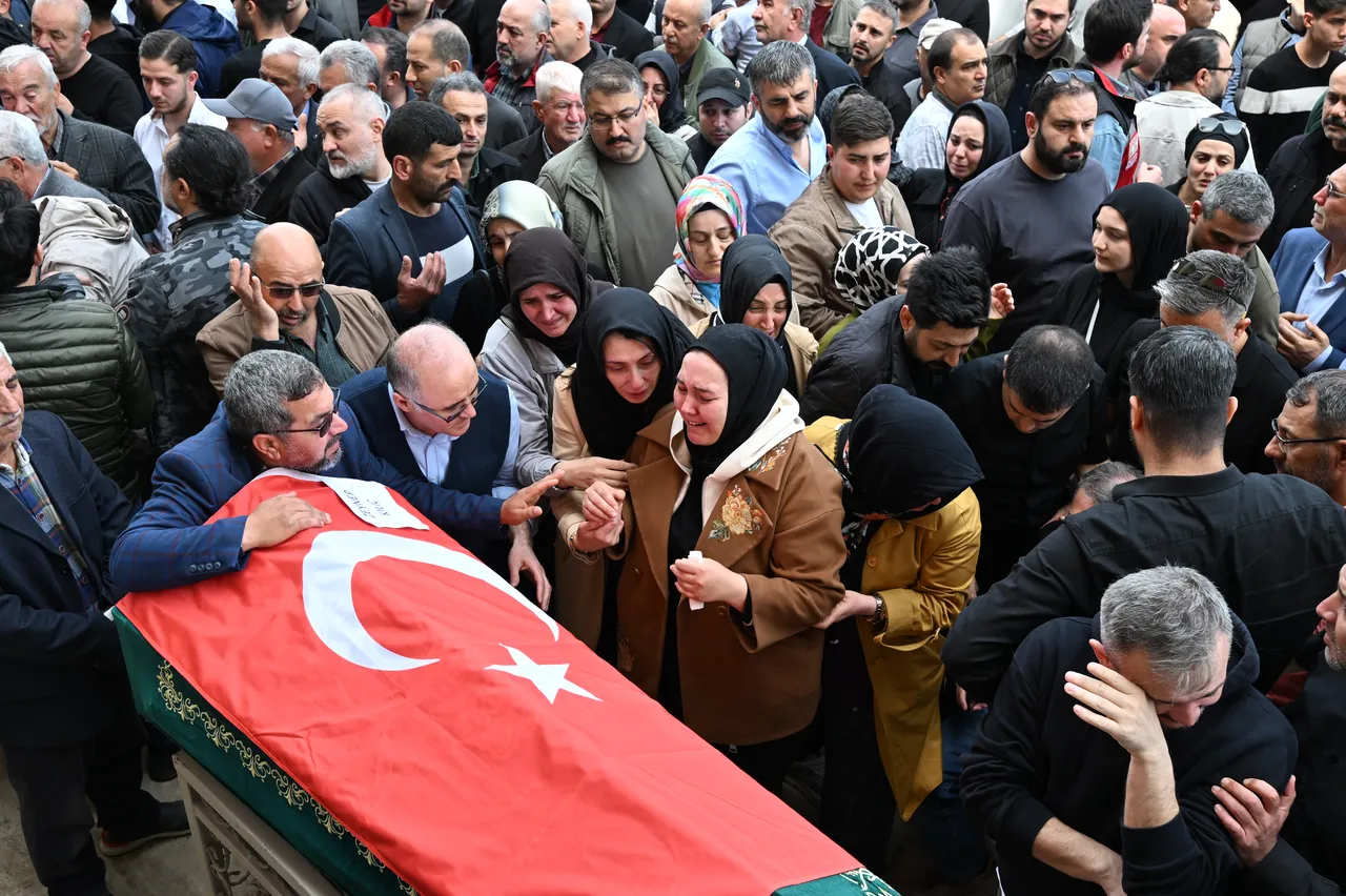 Yüreğimiz yanıyor! Okul saldırısında ölenler son yolculuğuna uğurlanıyor