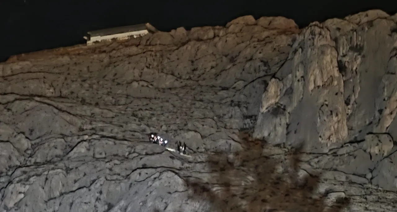 36 yıl cezası olan firari kayalıklardan atladı! Yaralıyı UMKE ekipleri kurtardı