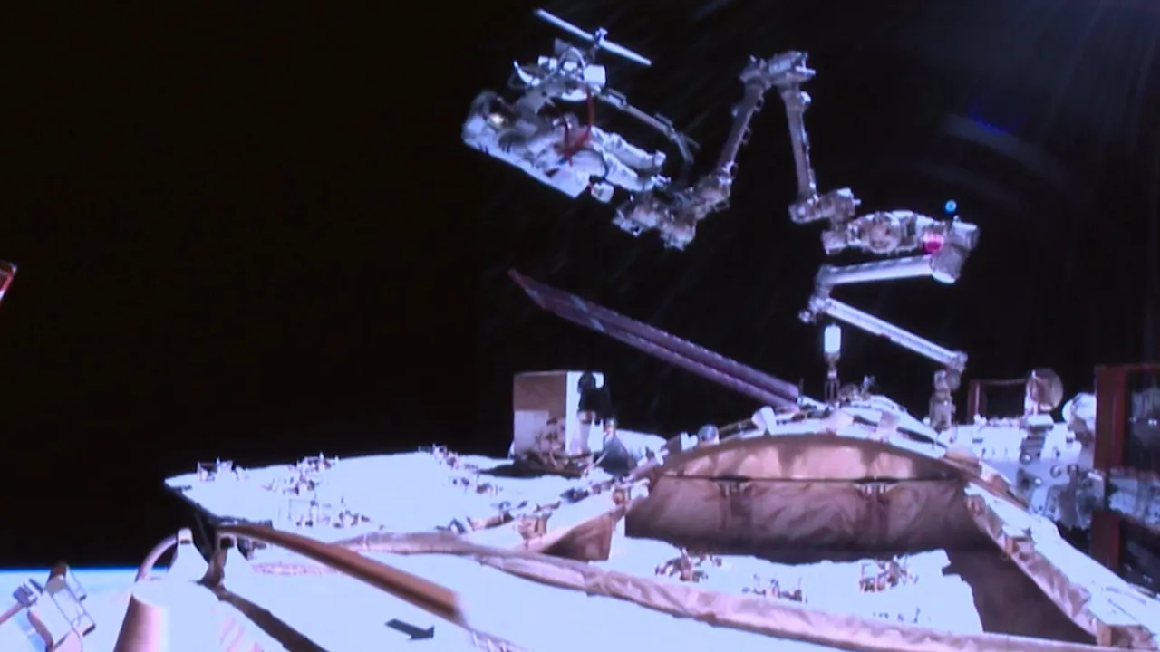 5.5 saat sürdü! Çinli taykonotlar 3'üncü uzay yürüyüşünü yaptı