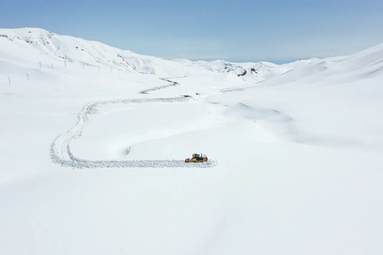 66 yıllık rekor kıran kent! Kardan görünemez hale geldi, Ağrı'nın sağı solu, her köşesi bembeyaz