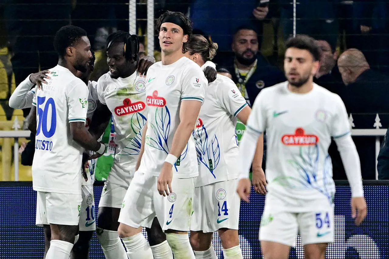 Çaykur Rizesporlu oyuncuların gol sevinci