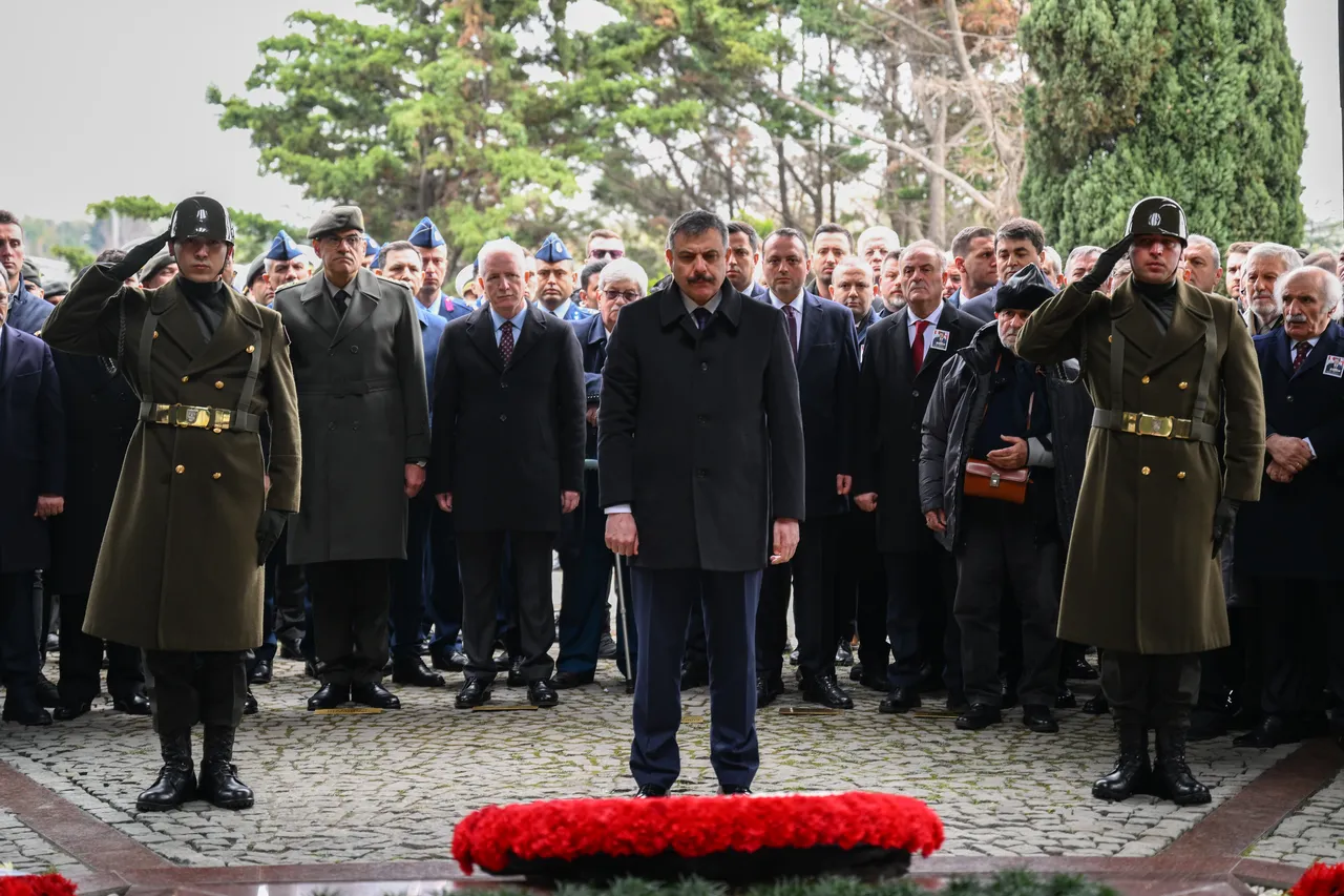 Cumhurbaşkanı Erdoğan, vefatının 33. yılında Turgut Özal’ı andı: Türkiye’nin kalkınmasında öncü rol oynadı