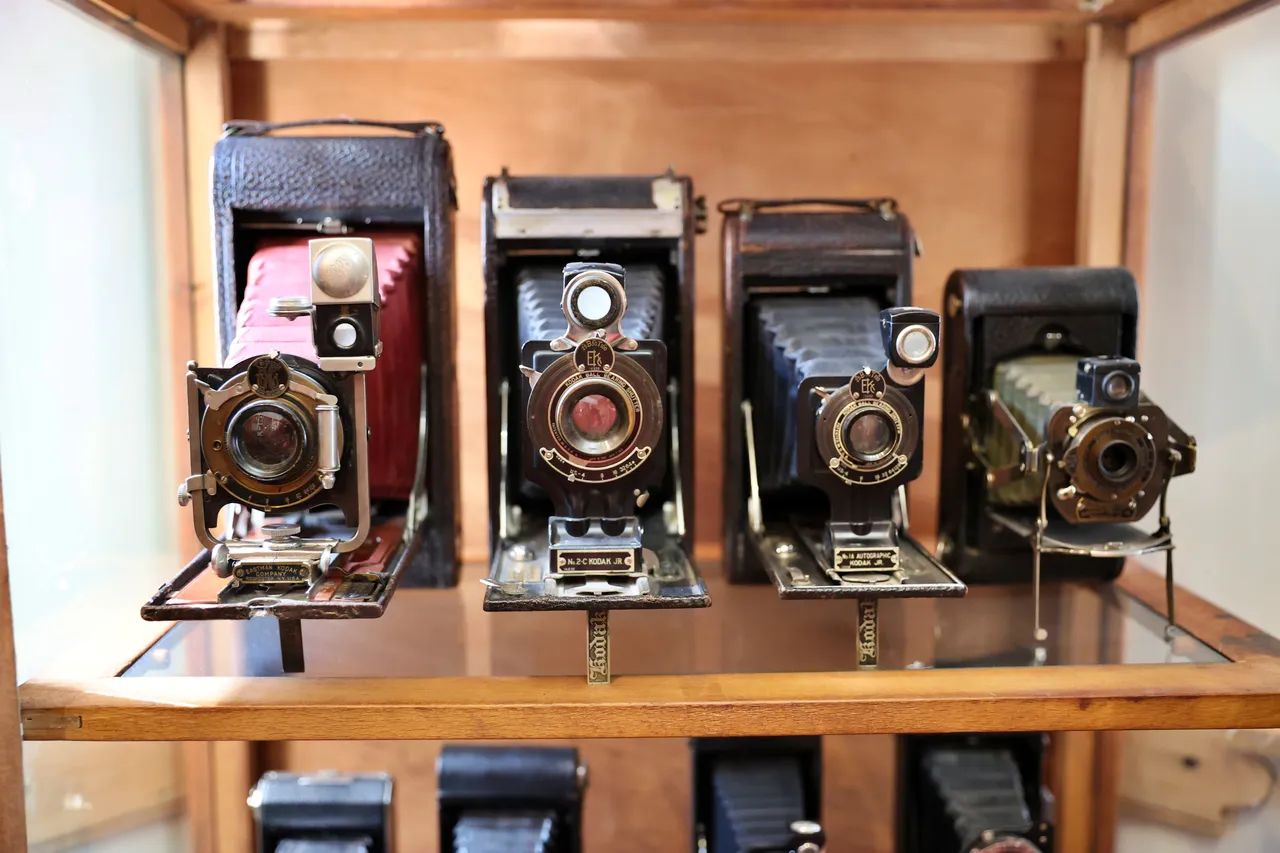 Dekorasyon fikri koleksiyona evrildi: 6 yılda 150’ye yakın fotoğraf makinesi biriktirdi