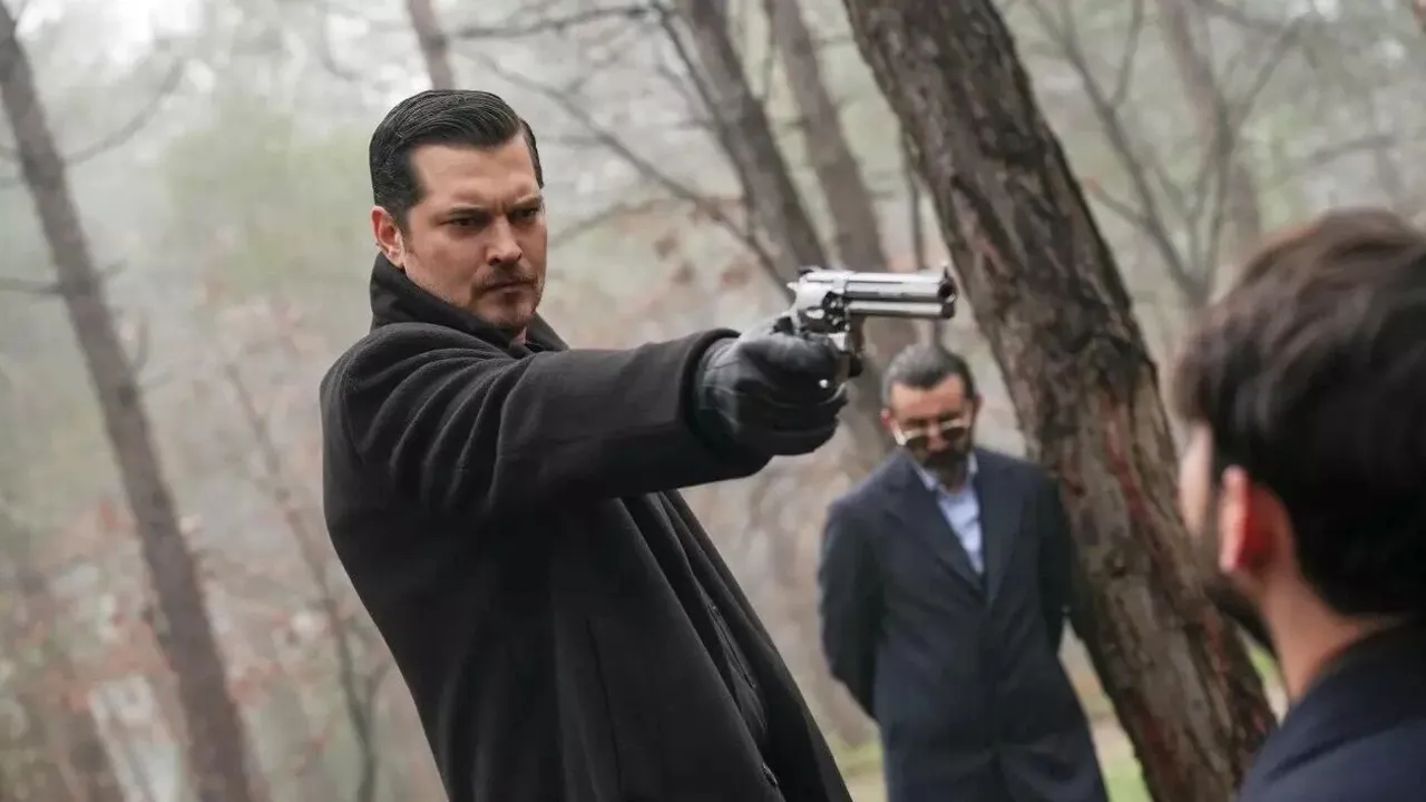 Şiddet sahneleriyle gündeme gelen 'Eşref Rüya' dizisi de yayın akışından kaldırıldı