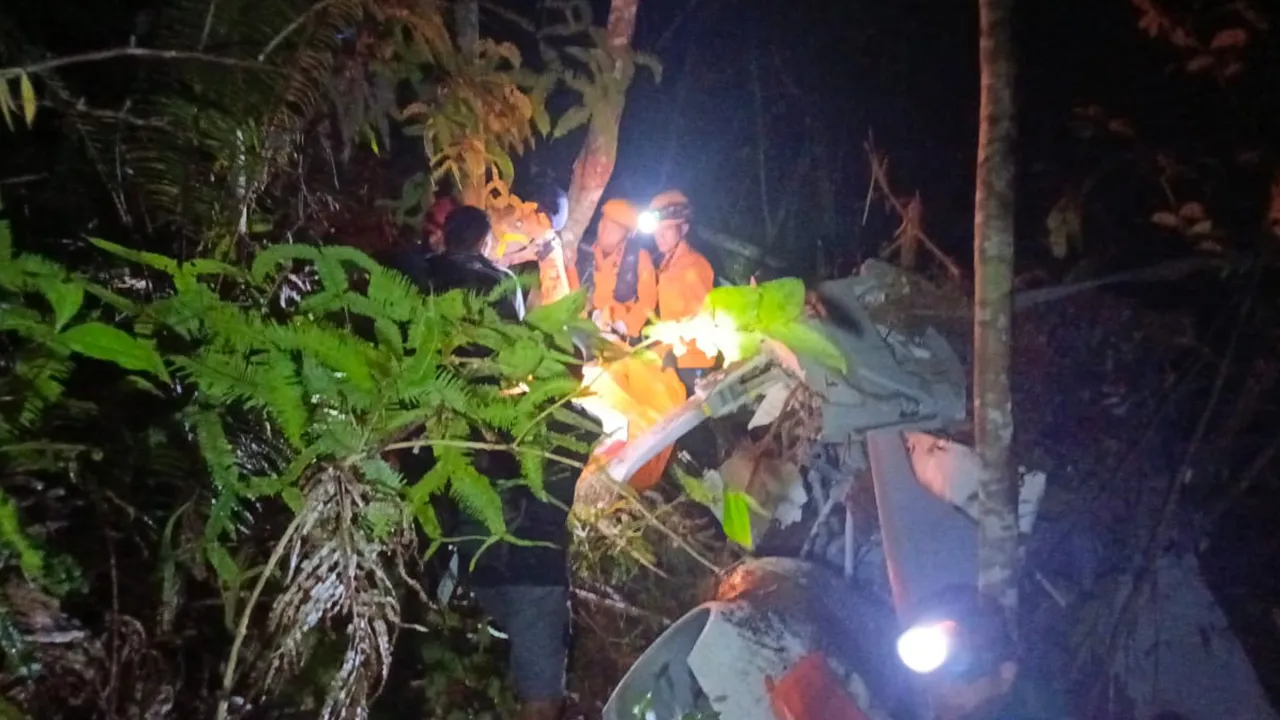 Endonezya'da helikopter kazası! 8 kişi öldü