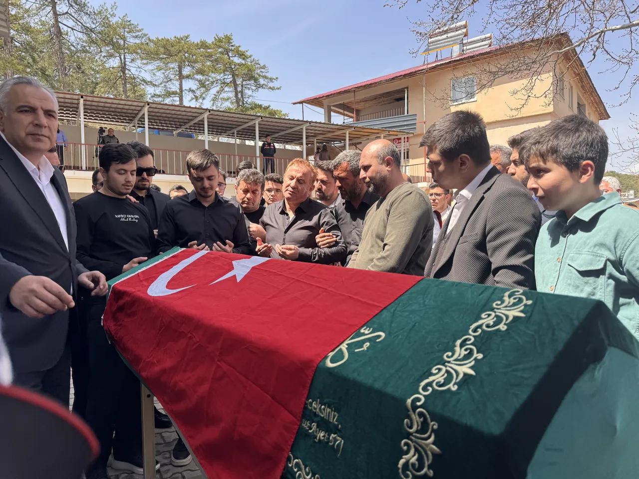 Öğrencilere siper olan Ayla öğretmenin ölümünde kahreden detay! 6 kurşunla vurulmuş