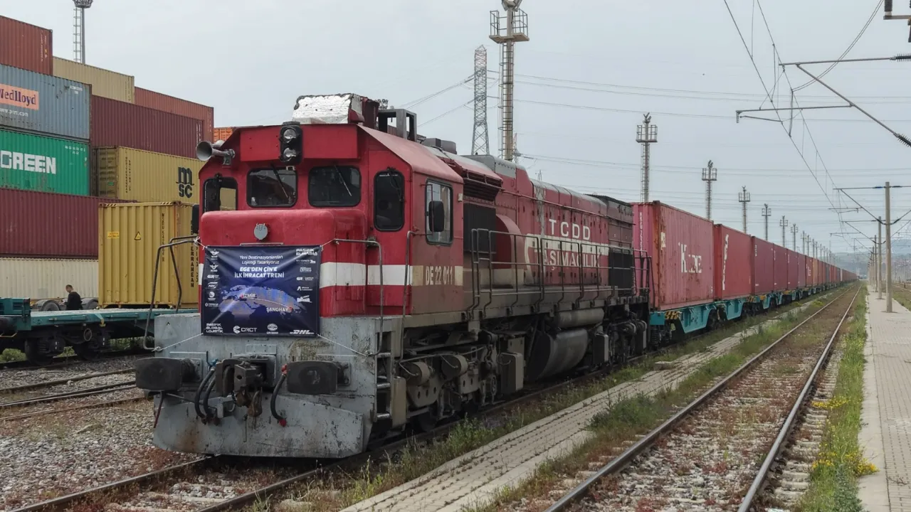 Pasifik Eurasia’dan tarihi adım: İzmir’den Şanghay’a ilk ihracat blok treni yola çıktı