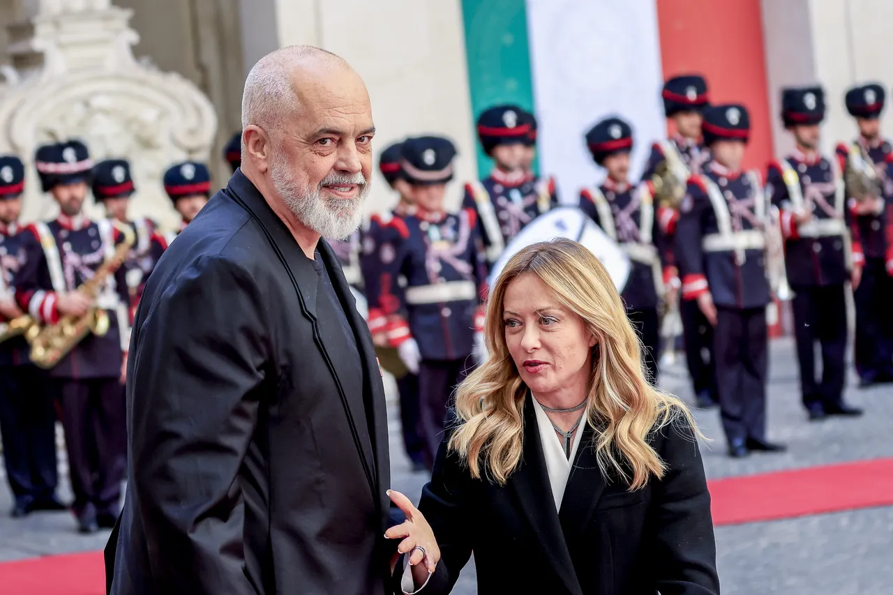 Romada çok konuşulacak görüntüler! Rama, Meloninin karşısında bir kez daha diz çöktü