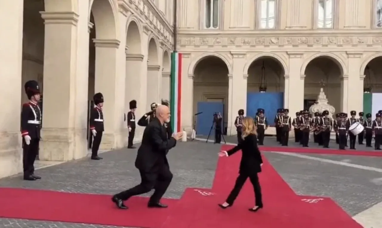 Romada çok konuşulacak görüntüler! Rama, Meloninin karşısında bir kez daha diz çöktü