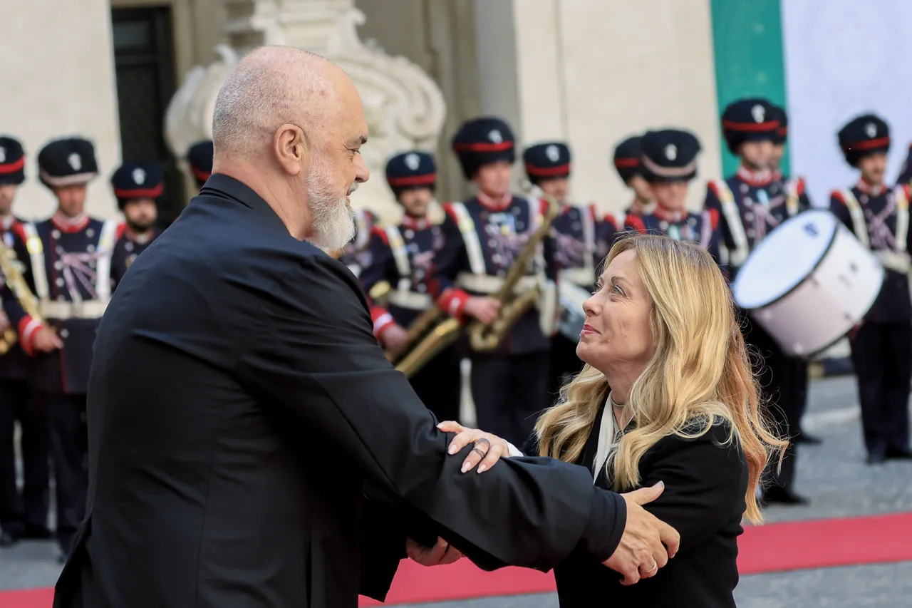 Romada çok konuşulacak görüntüler! Rama, Meloninin karşısında bir kez daha diz çöktü