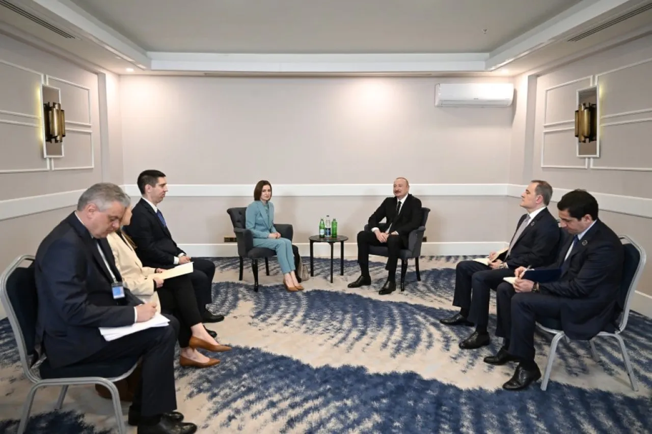 Azerbaycan Cumhurbaşkanı İlham Aliyev, Antalya Diplomasi Forumu (ADF) kapsamında yürüttüğü yoğun temaslarına bir yenisini daha ekledi. Cumhurbaşkanı Aliyev, forumun ilk gününde Moldova Cumhurbaşkanı Maya Sandu ile baş başa bir görüşme gerçekleştirdi.