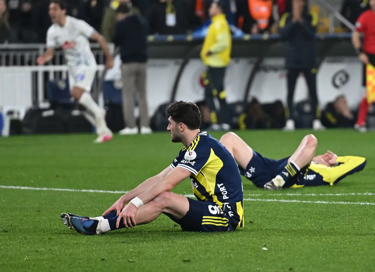 Fenerbahçeli oyuncuların maç sonu üzüntüsü