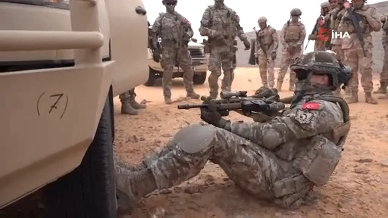 11 ülkeyle dev tatbikat! Türk askerinden Libya’da güç gösterisi