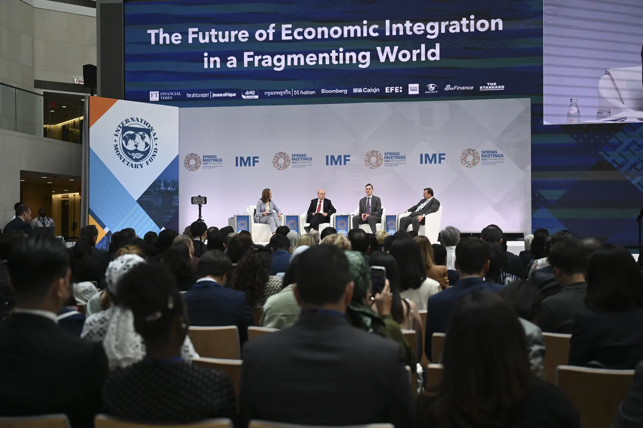 Bakan Şimşekten dikkat çeken mesaj: Türkiye için fırsatlar var