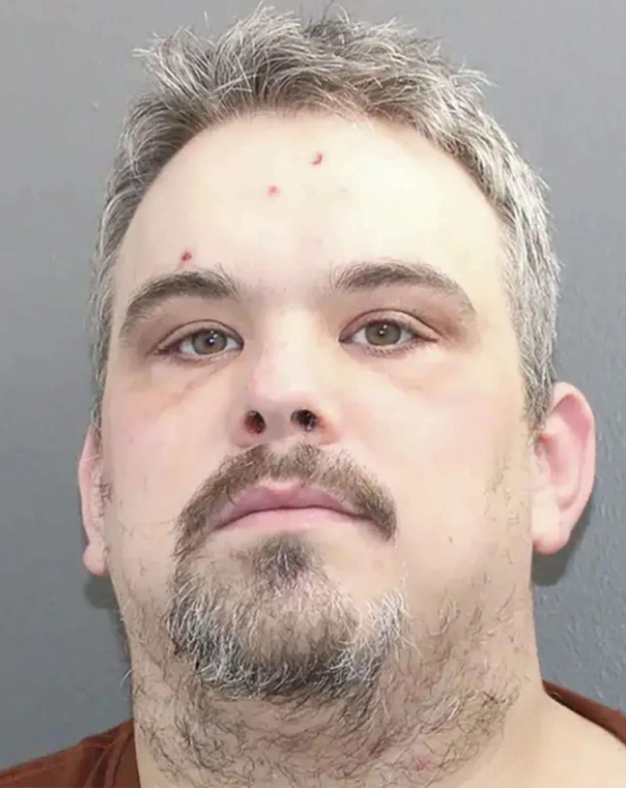 Böyle baba olmaz olsun! Bir çocuğunu odaya, diğerini kafese kapattı: Nedeni ise kan dondurdu