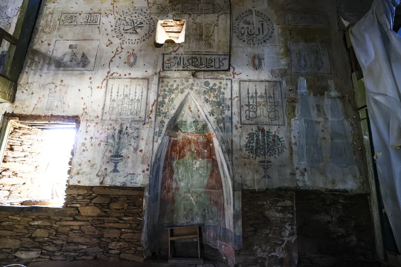 Bu köyde sadece 3 aile yaşıyor! 100den fazla hanesi boş olan  hayalet köy  için heyecanlandıran gelişme