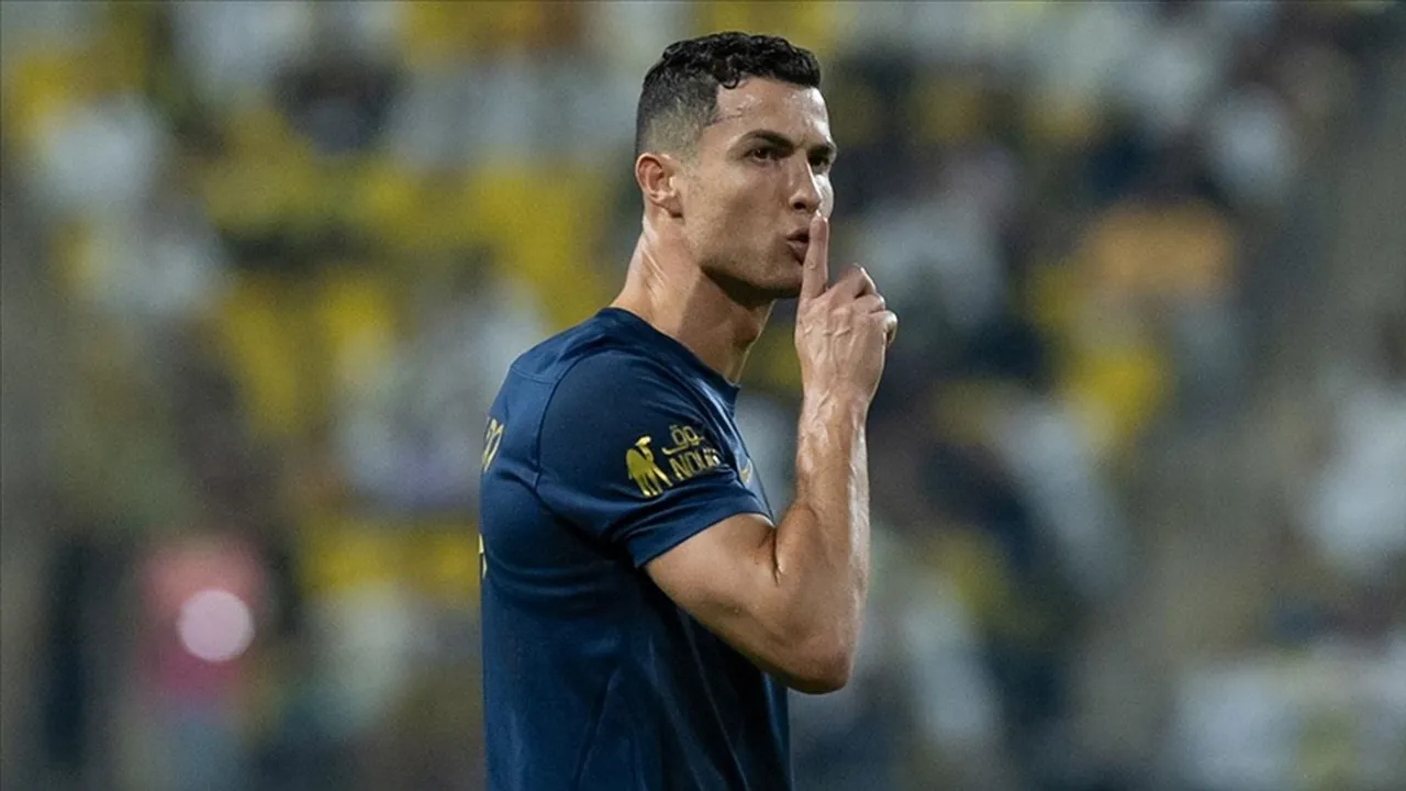 Al-Nassr'da oynayan Cristiano Ronaldo, 1000 gole ulaşmadan futbol kariyerini noktalamak düşünmüyor.